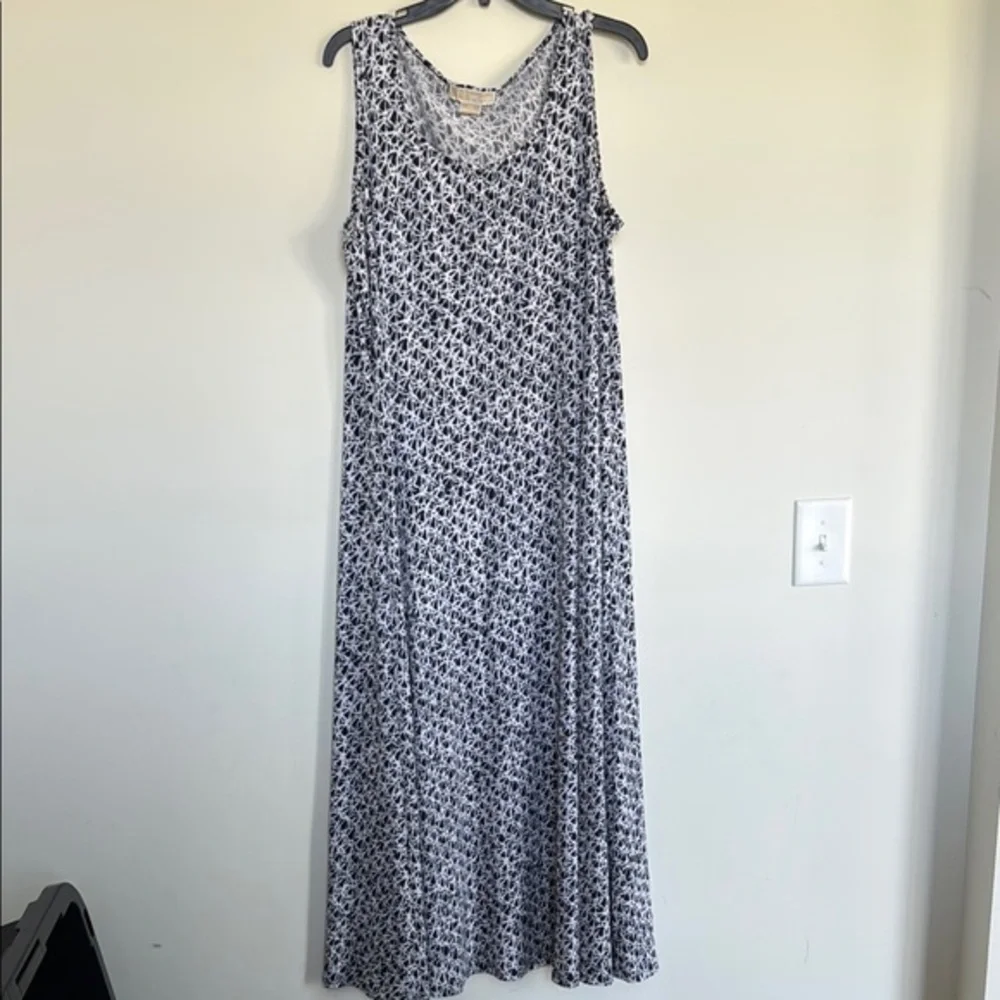 Michael Kors Elegant Black and White Sleeveless Dress